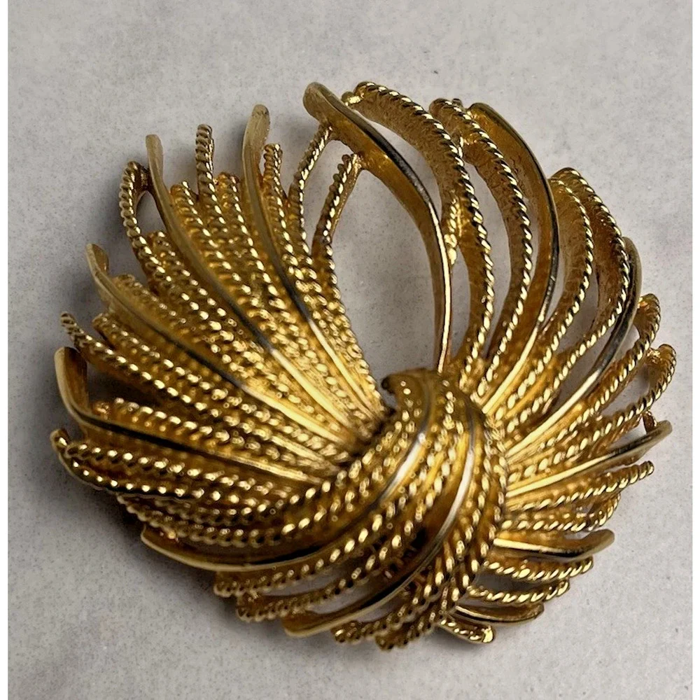 Monet Cordelia Brooch Pin Starburst Fringe Fireworks Gold Tone Vintage 1960s 2